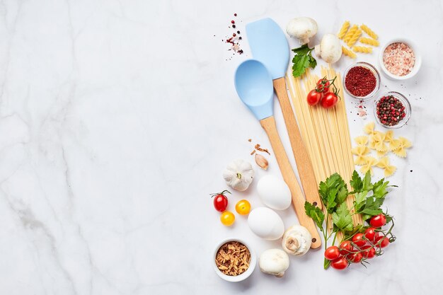 Mesa de cocina con ingredientes frescos